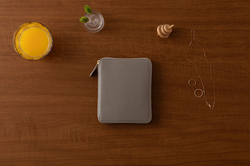 〔ミニスケッチ ジッパー〕B7 ノート＆手帳用革カバー