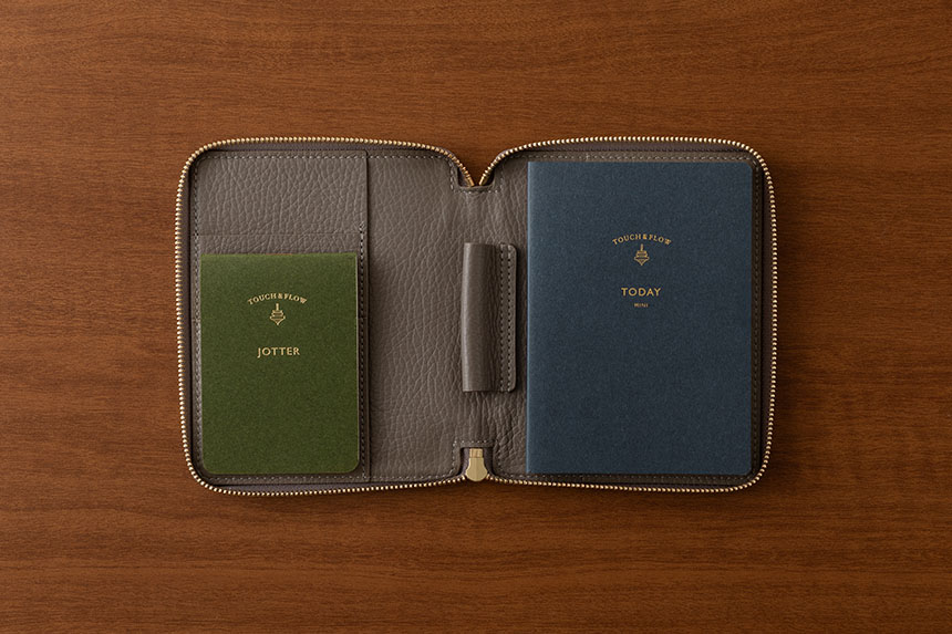 〔ミニスケッチ ジッパー〕B7 ノート＆手帳用革カバー