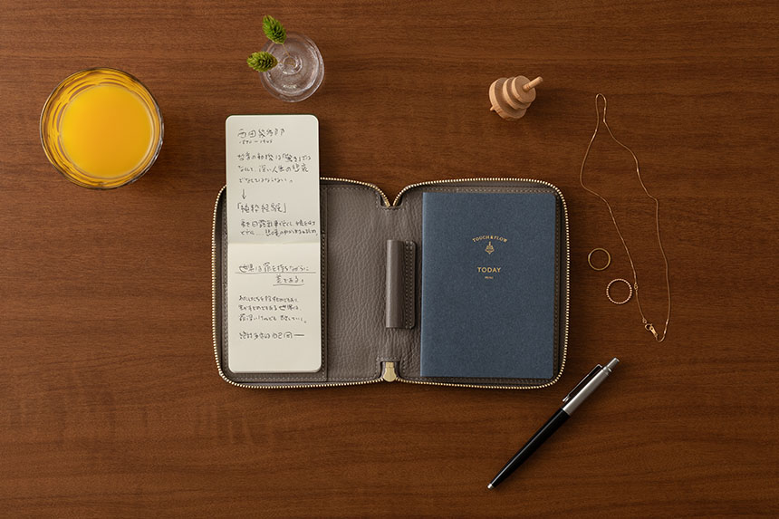 〔ミニスケッチ ジッパー〕B7 ノート＆手帳用革カバー