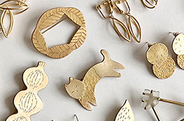 小林 優衣　ブローチ特集